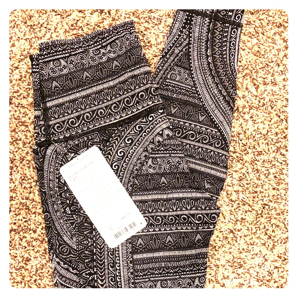 NWT Lululemon Wunder Under HR SZ 8